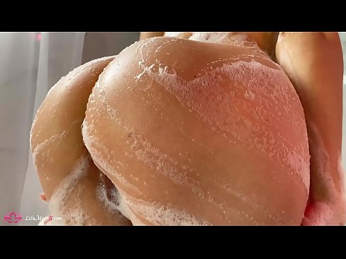 ❤️ Brineta masturbira macu vibratorom do intenzivnog orgazma pod tušem ❌ Jebeni video kod nas ❌