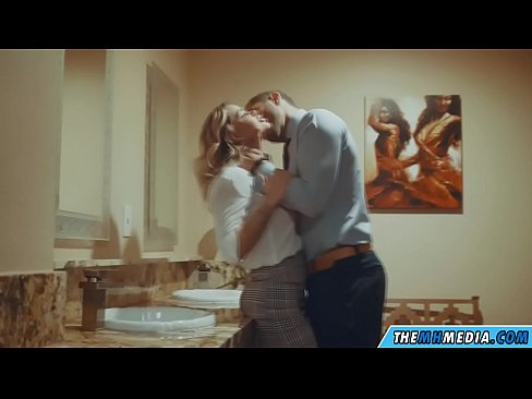 ❤️ Kad te prsata plavuša zavede u javnom zahodu ❌ Jebeni video kod nas ❌